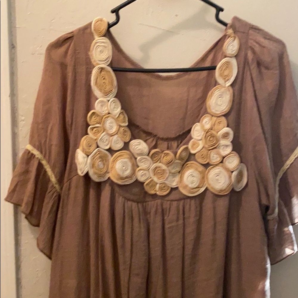 BEAUTIFUL FLOWY DRESS